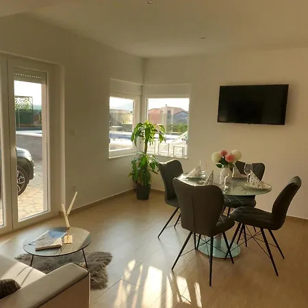 Modernes Mit Eigenem Pool Und Meerblick