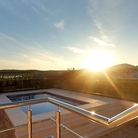 Modernes Mit Eigenem Pool Und Meerblick