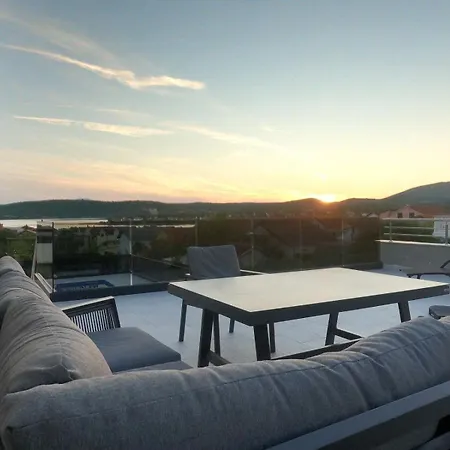 펜션 Modernes Mit Eigenem Pool Und Meerblick *