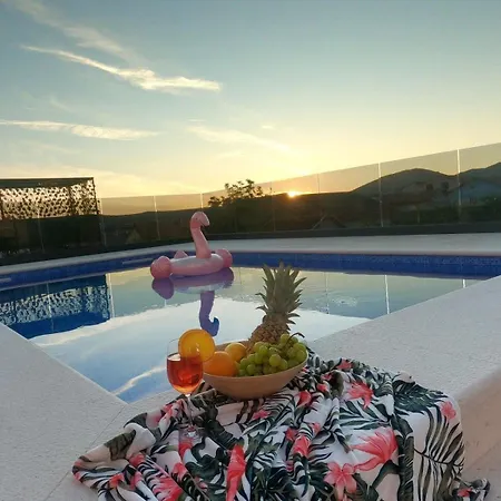 Modernes Mit Eigenem Pool Und Meerblick 빌리제