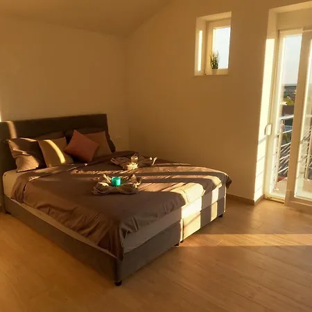 Modernes Mit Eigenem Pool Und Meerblick